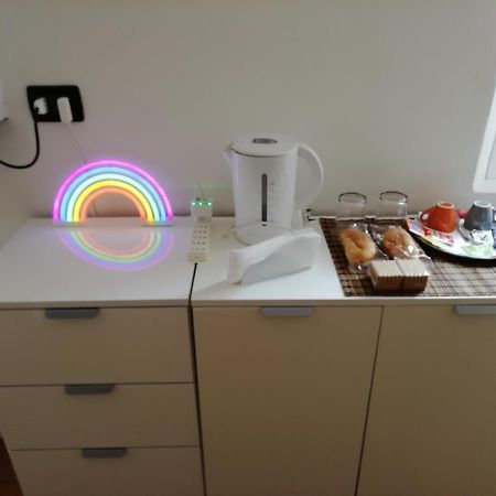 Over The Rainbow - Cozy Studio In The Centre Of Ferrara Apartment Bagian luar foto