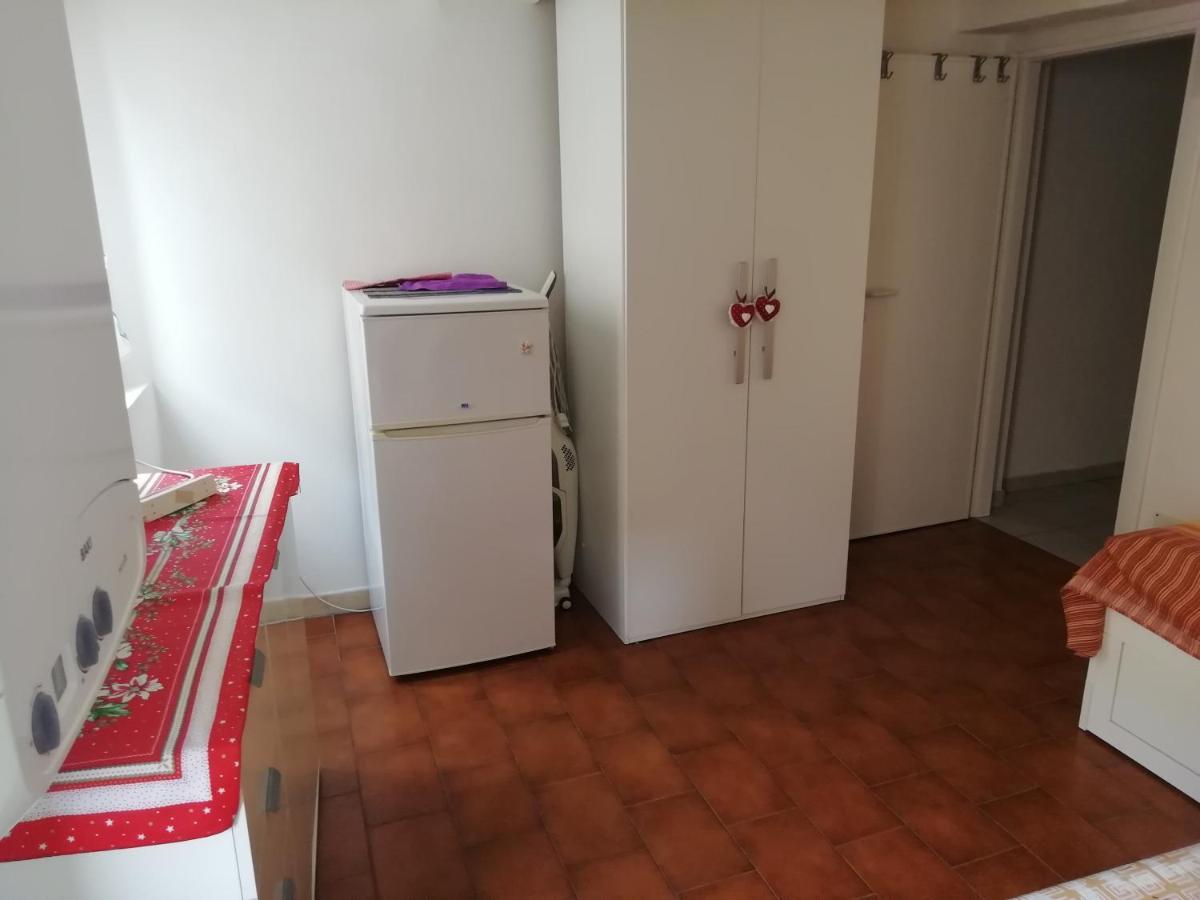 Over The Rainbow - Cozy Studio In The Centre Of Ferrara Apartment Bagian luar foto