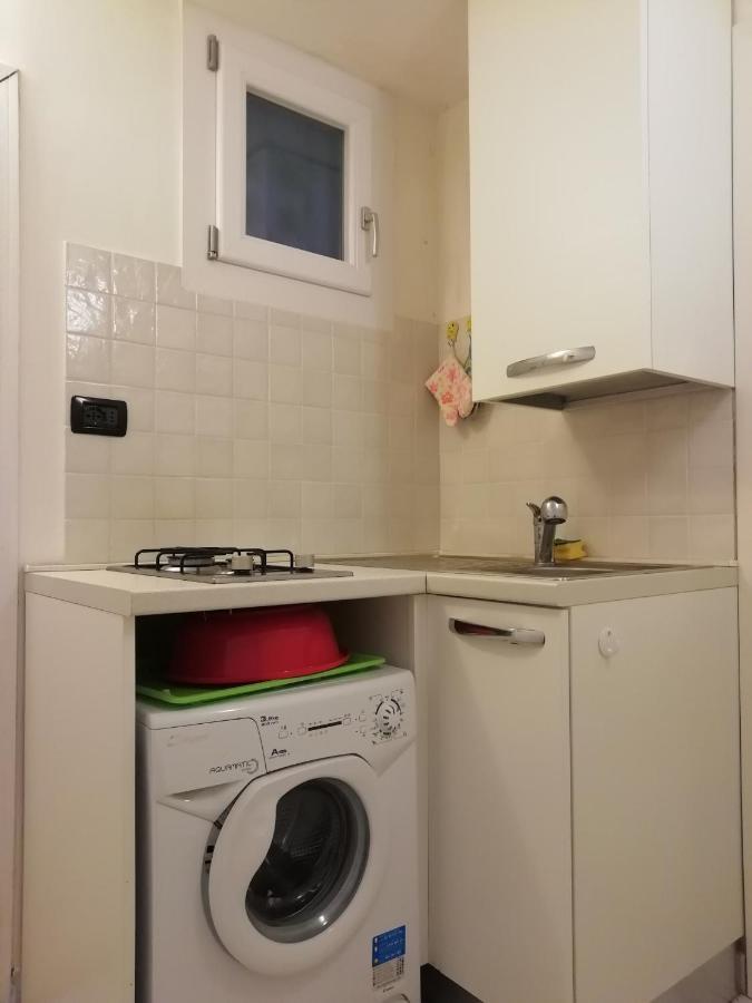 Over The Rainbow - Cozy Studio In The Centre Of Ferrara Apartment Bagian luar foto