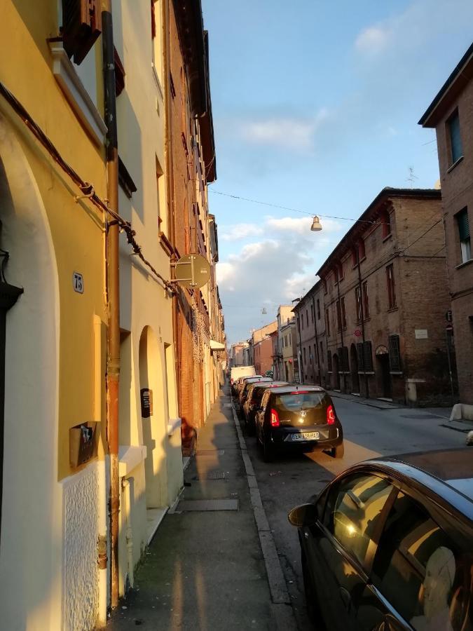 Over The Rainbow - Cozy Studio In The Centre Of Ferrara Apartment Bagian luar foto